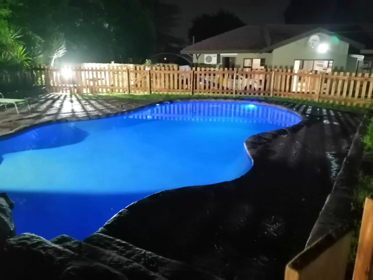 Alu Guesthouse Roodepoort Exteriör bild