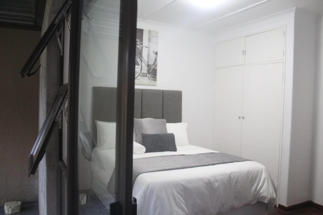 Alu Guesthouse Roodepoort Rum bild