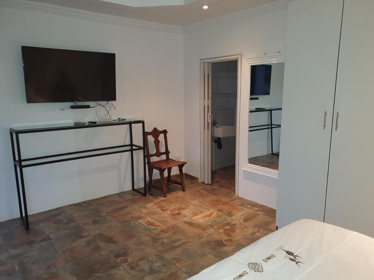 Alu Guesthouse Roodepoort Exteriör bild