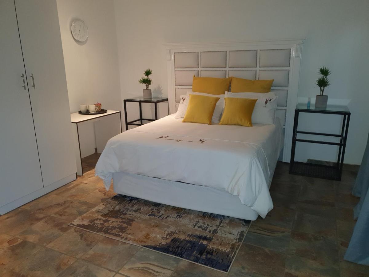 Alu Guesthouse Roodepoort Exteriör bild