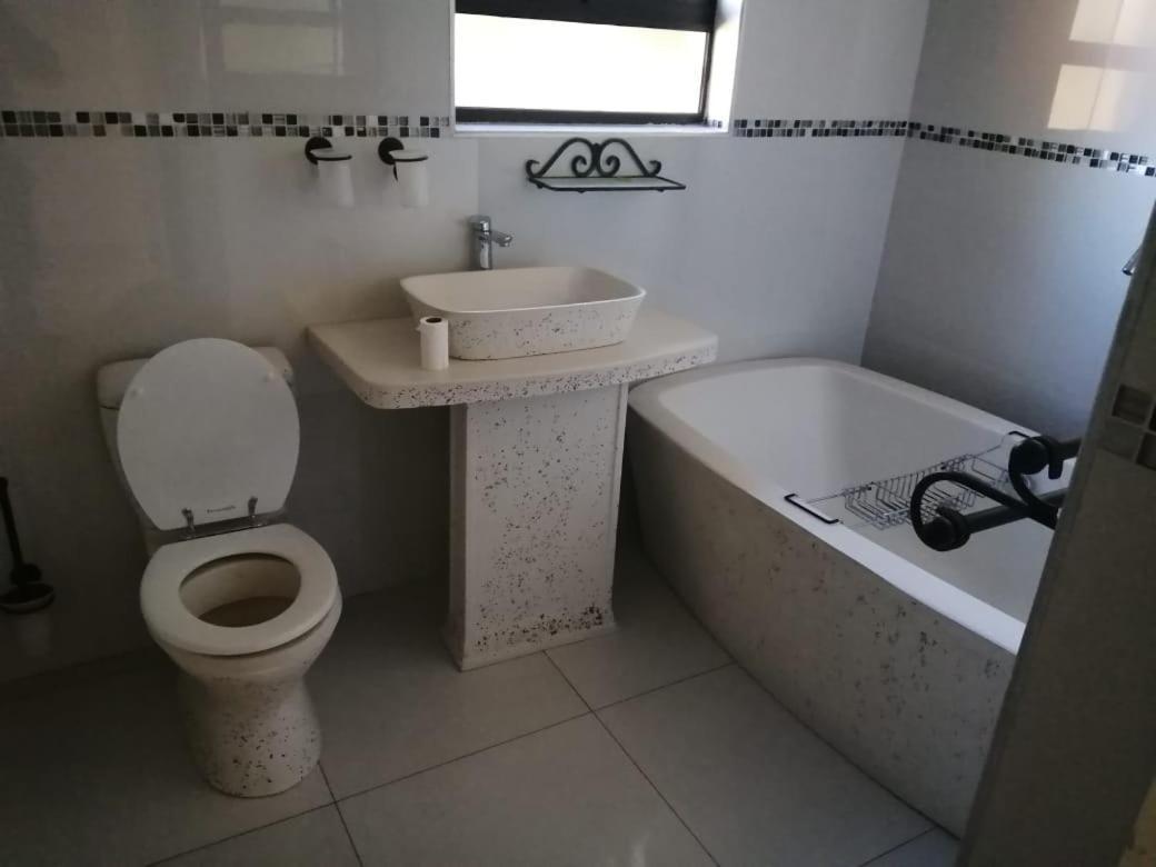 Alu Guesthouse Roodepoort Rum bild