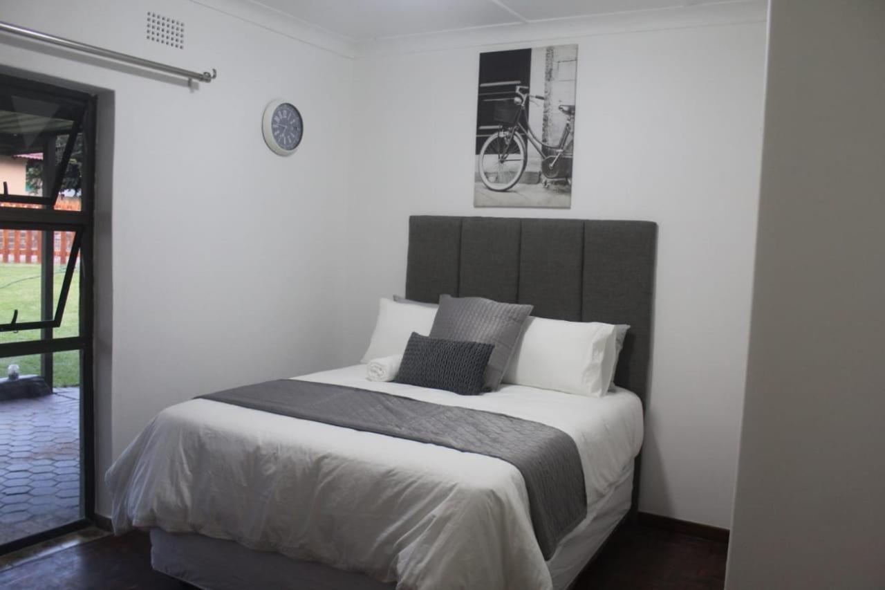 Alu Guesthouse Roodepoort Rum bild